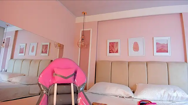 Annie rhoades online show from December 16, 12:54 pm