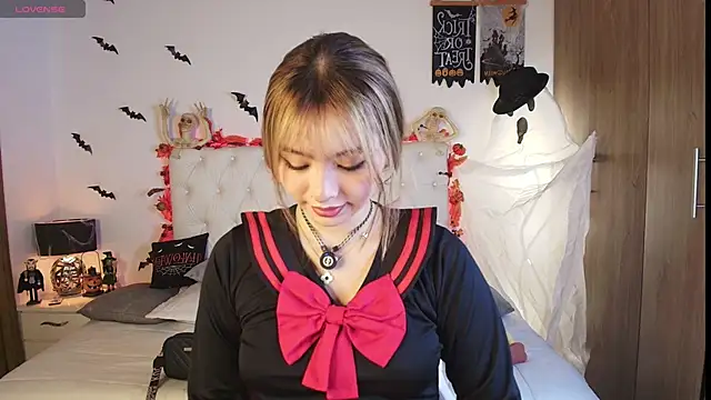 Snapshot of Julieta_priv chatting on October 8, 2:36 pm Julieta priv online show from October 8, 2:36 pm