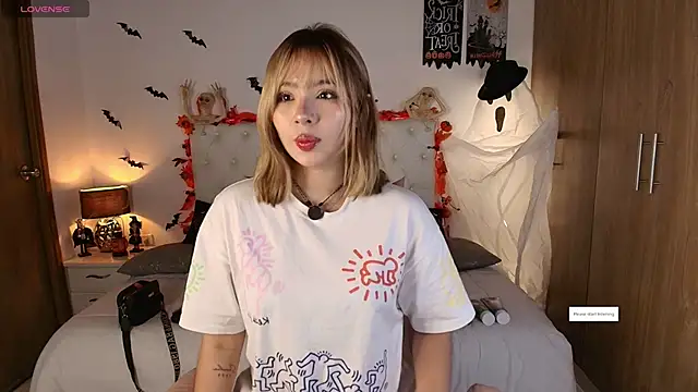 Snapshot of Julieta_priv chatting on October 16, 2:07 pm Julieta priv online show from October 16, 2:07 pm