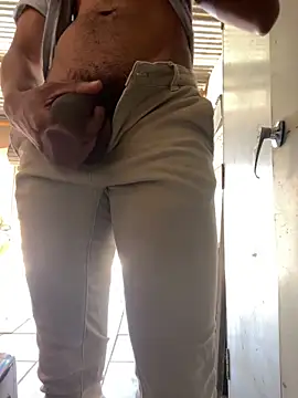 Snapshot of papibbc6989 chatting on March 9, 9:02 am papibbc6989 online show from March 9, 9:02 am