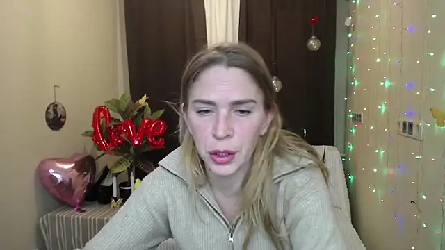 TessaDaybreak online show from February 15, 4:01 pm