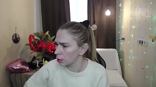 TessaDaybreak online show from February 18, 7:21 am