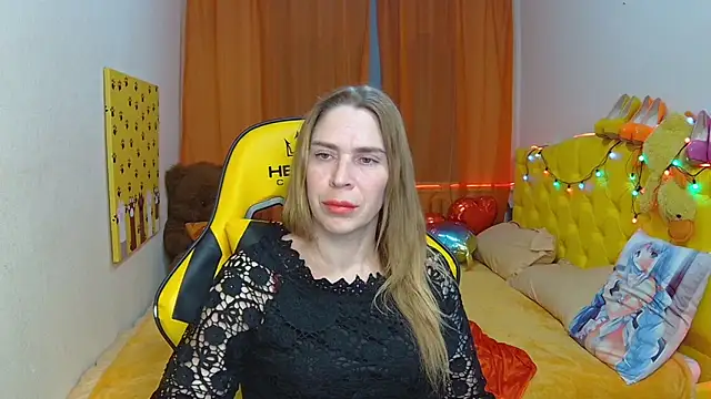 TessaDaybreak online show from March 1, 10:55 am