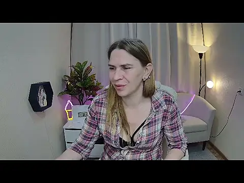 Snapshot of TessaDaybreak chatting on May 15, 7:48 am TessaDaybreak online show from May 15, 7:48 am