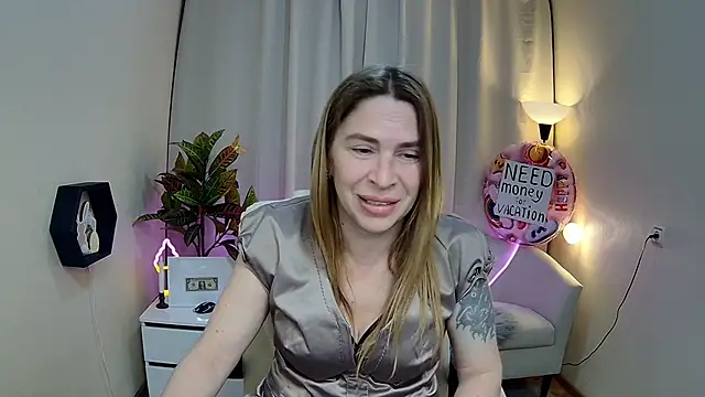 Snapshot of TessaDaybreak chatting on May 22, 7:26 am TessaDaybreak online show from May 22, 7:26 am