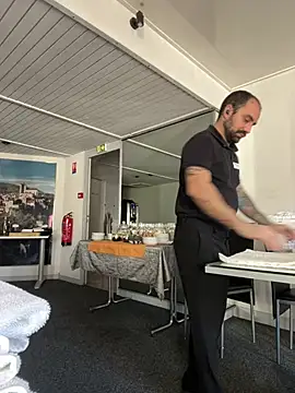 Snapshot of morfeoX chatting on February 28, 1:25 pm morfeoX online show from February 28, 1:25 pm