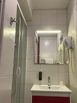 Snapshot of morfeoX chatting on March 22, 9:45 am morfeoX online show from March 22, 9:45 am