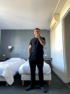 Snapshot of morfeoX chatting on September 17, 9:22 am morfeoX online show from September 17, 9:22 am