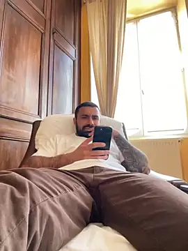 Snapshot of morfeoX chatting on October 16, 11:44 am morfeoX online show from October 16, 11:44 am