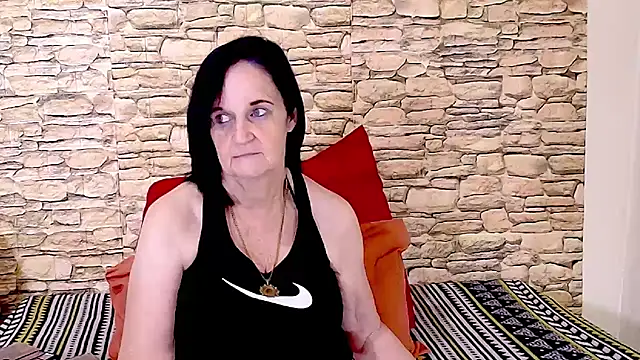 Snapshot of LuciousGrace chatting on November 27, 5:31 am LuciousGrace online show from November 27, 5:31 am