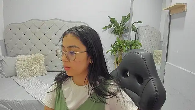 lucelly 15 online show from February 18, 11:39 am