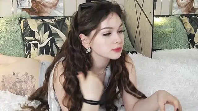 -Amora online show from February 17, 5:43 pm