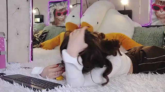 -Amora online show from March 10, 11:10 am