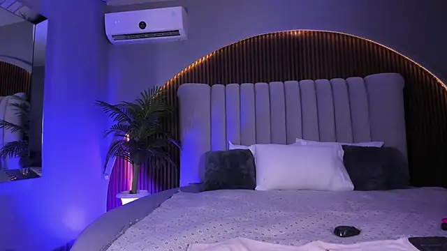 MelanieHillss online show from January 14, 4:07 am