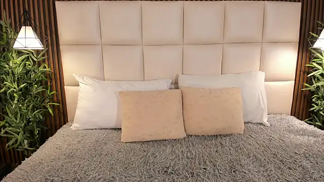 MelanieHillss online show from March 12, 4:29 am