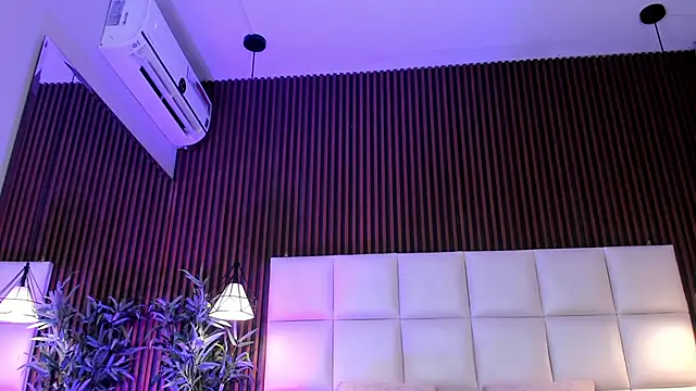 MelanieHillss online show from April 23, 4:35 am