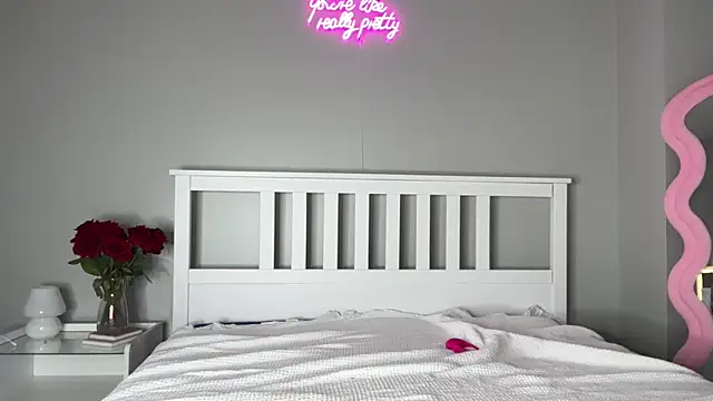 Snapshot of meggsworld chatting on February 25, 2:44 pm meggsworld online show from February 25, 2:44 pm