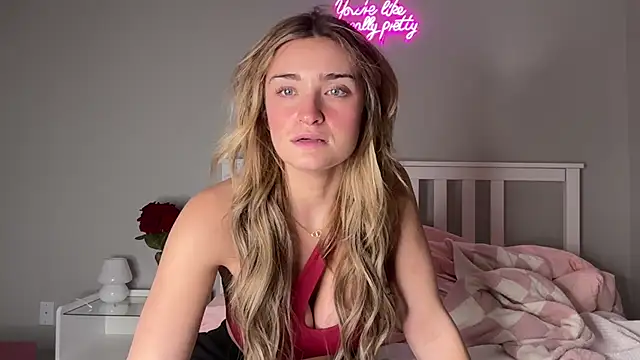 Snapshot of meggsworld chatting on February 25, 11:33 pm meggsworld online show from February 25, 11:33 pm