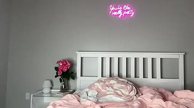 Snapshot of meggsworld chatting on March 17, 3:29 pm meggsworld online show from March 17, 3:29 pm