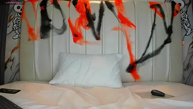 EvaMillins online show from October 28, 4:05 am