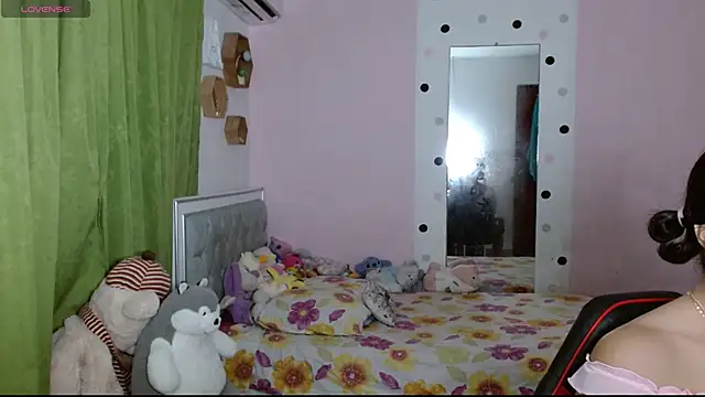 Violett 11 online show from October 28, 11:29 pm