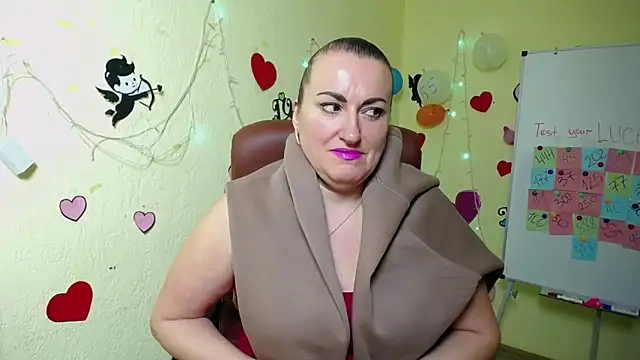 Snapshot of DianaMGG chatting on February 27, 6:07 am DianaMGG online show from February 27, 6:07 am