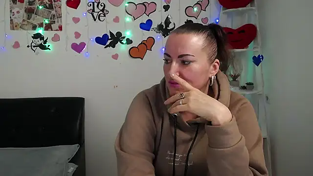 Snapshot of DianaMGG chatting on February 28, 9:04 am DianaMGG online show from February 28, 9:04 am