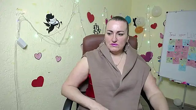 Snapshot of DianaMGG chatting on March 1, 6:13 am DianaMGG online show from March 1, 6:13 am