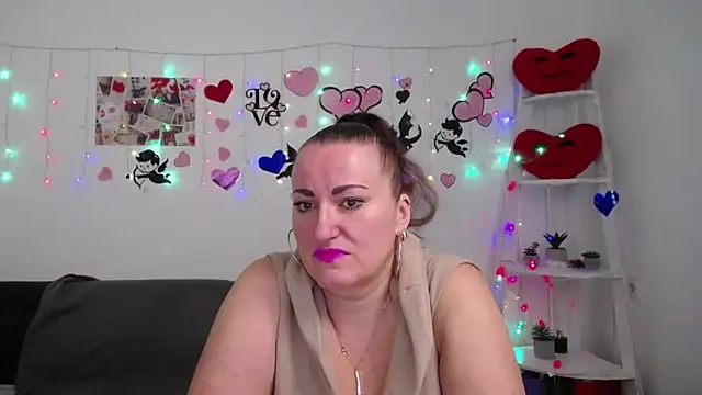 Snapshot of DianaMGG chatting on March 6, 6:30 am DianaMGG online show from March 6, 6:30 am