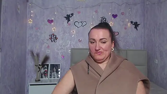 Snapshot of DianaMGG chatting on March 9, 11:58 am DianaMGG online show from March 9, 11:58 am