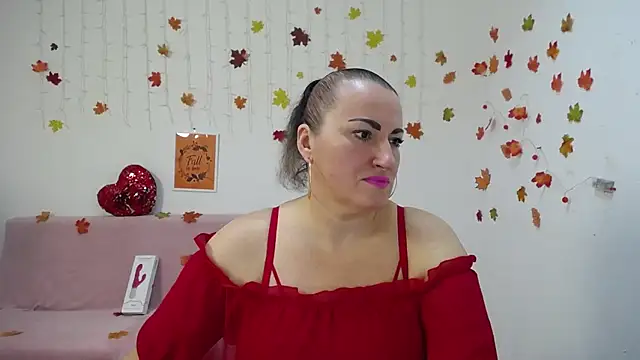 Snapshot of DianaMGG chatting on November 18, 6:18 am DianaMGG online show from November 18, 6:18 am