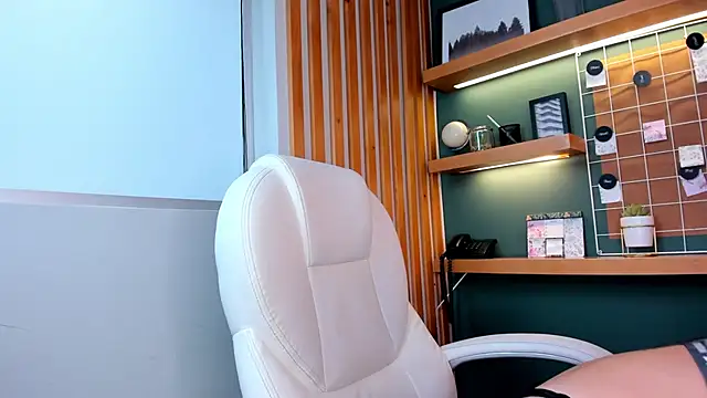 Bella walker  online show from October 16, 10:11 pm