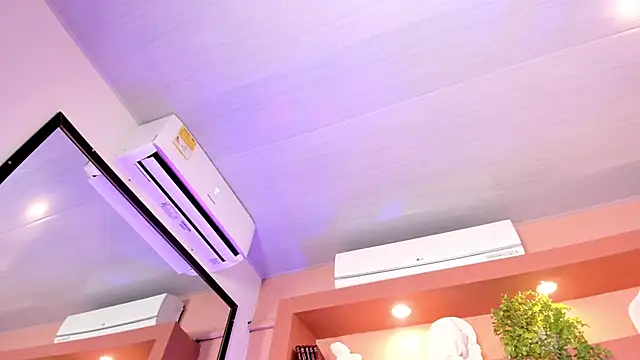 SofiaBennett  online show from March 22, 3:31 pm