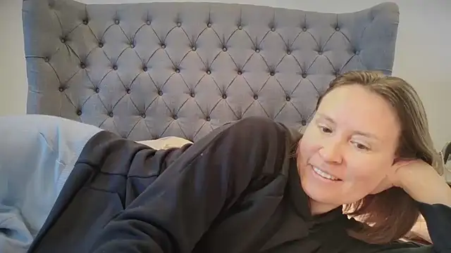 Snapshot of eatmypie69 chatting on April 7, 8:59 am eatmypie69 online show from April 7, 8:59 am