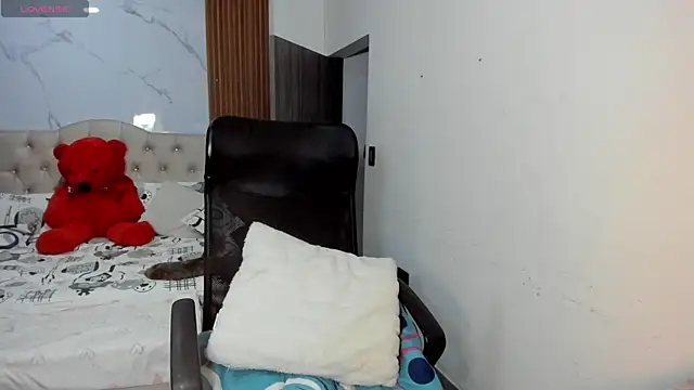 ZahraRose online show from March 21, 11:19 pm