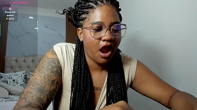 ZahraRose online show from April 21, 2:51 am