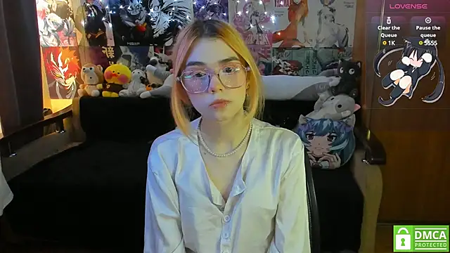 Snapshot of YumikoMori chatting on February 25, 8:14 am YumikoMori online show from February 25, 8:14 am