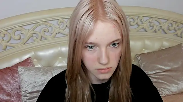 EdlaHewell online show from February 14, 8:42 am