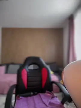 YoungHotMilf97 online show from February 20, 9:10 am