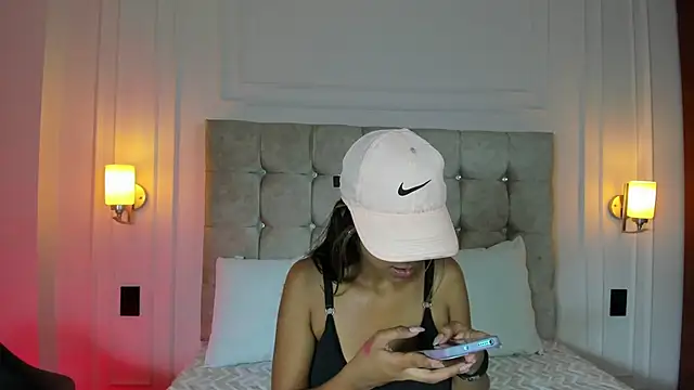 JasmineRoss 1 online show from September 18, 7:05 pm