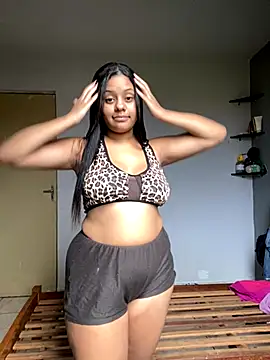 Snapshot of gatinha_18 chatting on October 27, 8:13 pm gatinha 18 online show from October 27, 8:13 pm