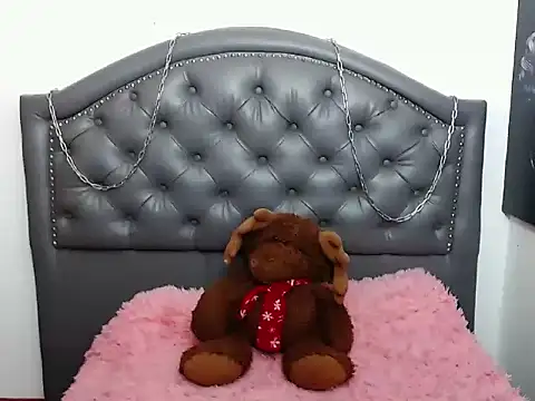 Snapshot of angellyhorny chatting on December 14, 9:41 pm angellyhorny online show from December 14, 9:41 pm