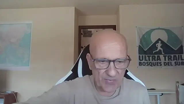 Snapshot of llopaco chatting on May 4, 10:00 am llopaco online show from May 4, 10:00 am