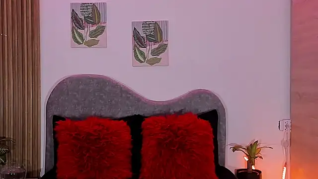 Snapshot of Dahiana_Giil chatting on August 1, 6:12 am Dahiana Giil online show from August 1, 6:12 am