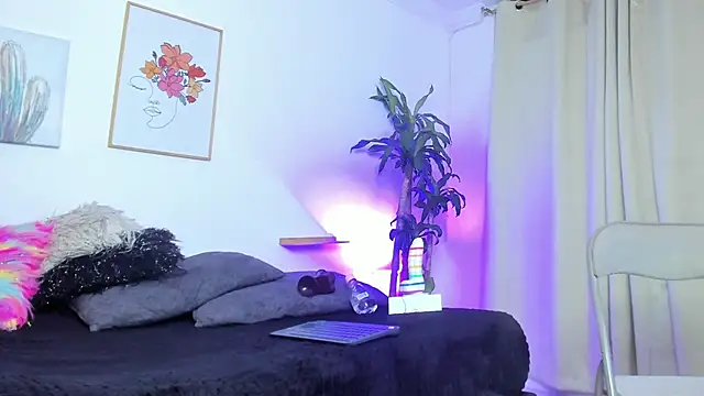 naomy 68 online show from March 2, 1:15 am