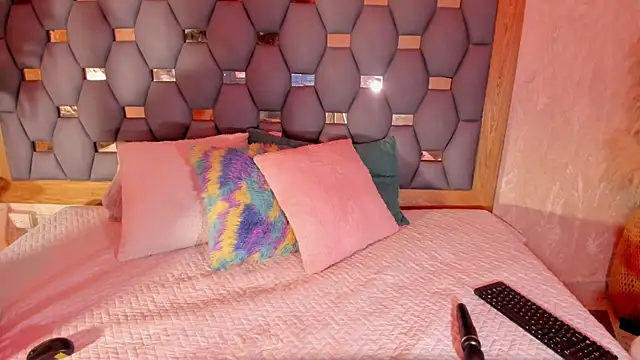 hillary uckerman  online show from March 16, 12:00 pm