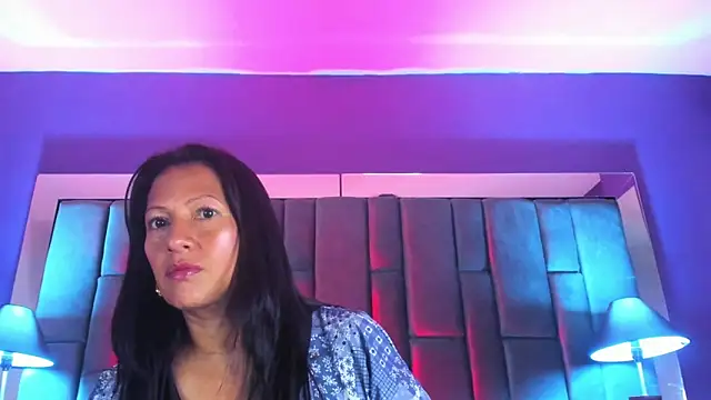 Aisha Nowak online show from March 7, 12:15 am