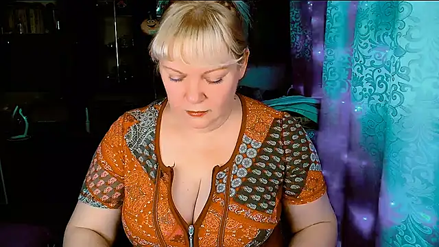 FlowerButterf online show from December 15, 9:41 pm