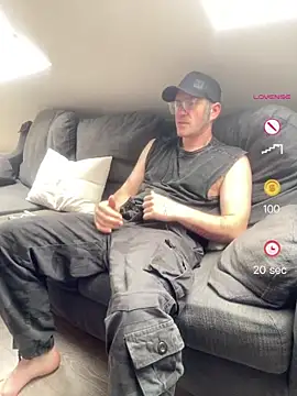 Snapshot of FckM3Hard chatting on May 17, 4:14 pm FckM3Hard online show from May 17, 4:14 pm