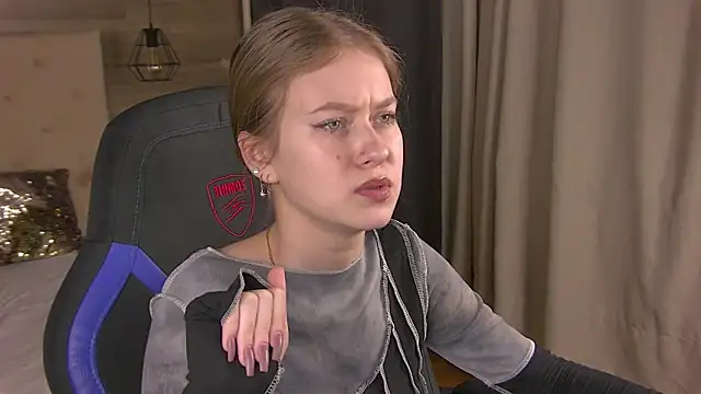 Snapshot of EveMundie chatting on February 15, 1:49 pm EveMundie online show from February 15, 1:49 pm